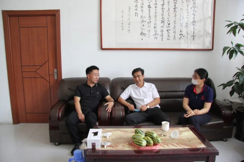 傾情捐贈(zèng)，助力復(fù)學(xué)——龍港集團(tuán)愛(ài)心捐助飲馬山陽(yáng)小學(xué)