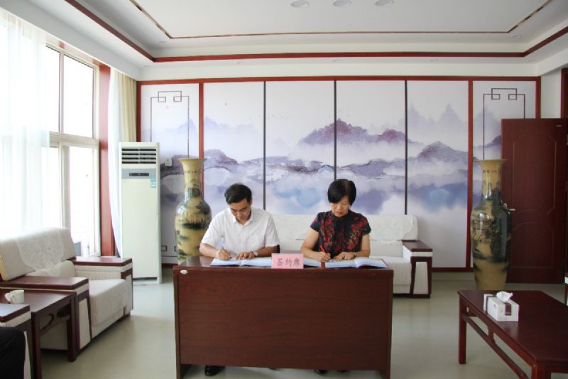 校企聯(lián)袂，共筑教育——“龍港·育秀園”又一教育教學(xué)獎(jiǎng)勵(lì)基金簽約儀式圓滿完成！