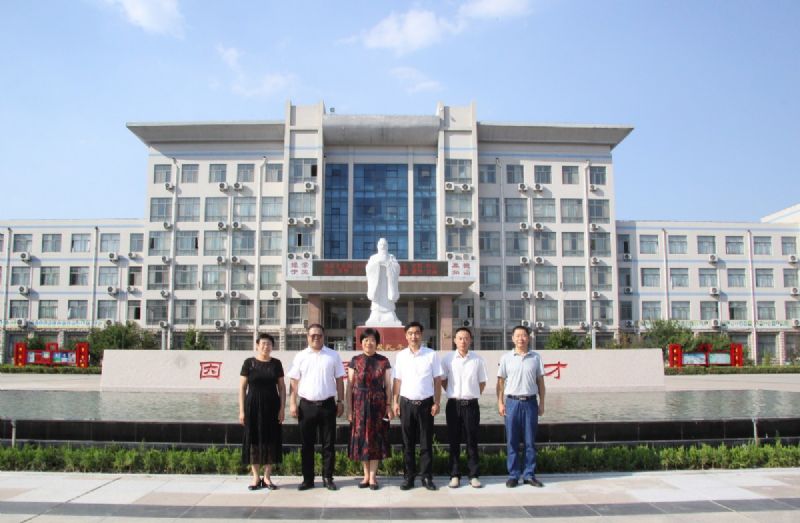 校企聯(lián)袂，共筑教育——“龍港·育秀園”又一教育教學(xué)獎(jiǎng)勵(lì)基金簽約儀式圓滿完成！