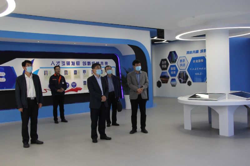 濰坊市財(cái)政局黨組書(shū)記、局長(zhǎng)王金祥一行到龍港硅業(yè)公司調(diào)研