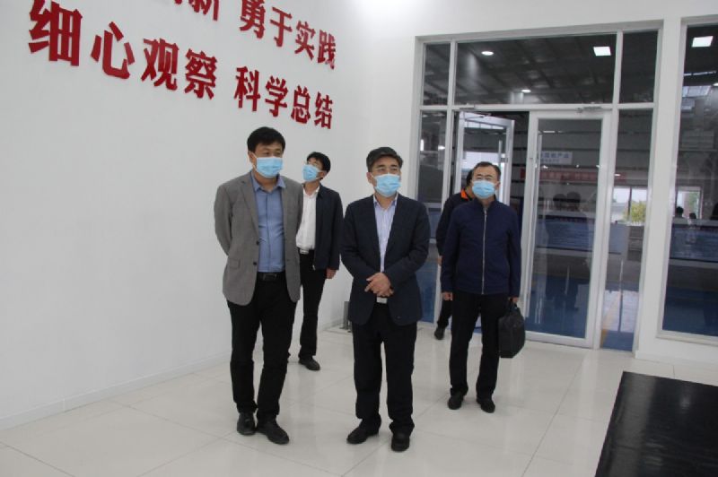 濰坊市財(cái)政局黨組書(shū)記、局長(zhǎng)王金祥一行到龍港硅業(yè)公司調(diào)研