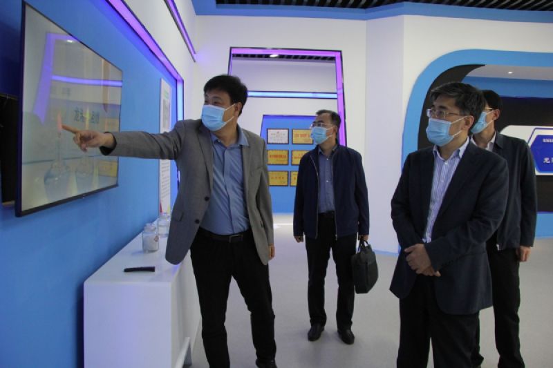 濰坊市財(cái)政局黨組書(shū)記、局長(zhǎng)王金祥一行到龍港硅業(yè)公司調(diào)研