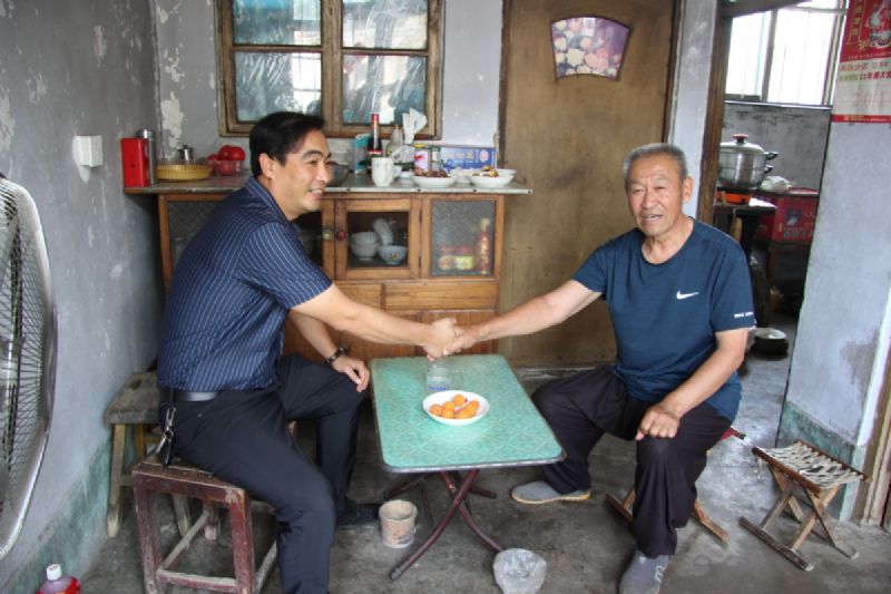 情系老黨員，慰問暖人心——新生代企業(yè)家代表、龍港集團(tuán)常務(wù)副總經(jīng)理王敬武走訪慰問老黨員