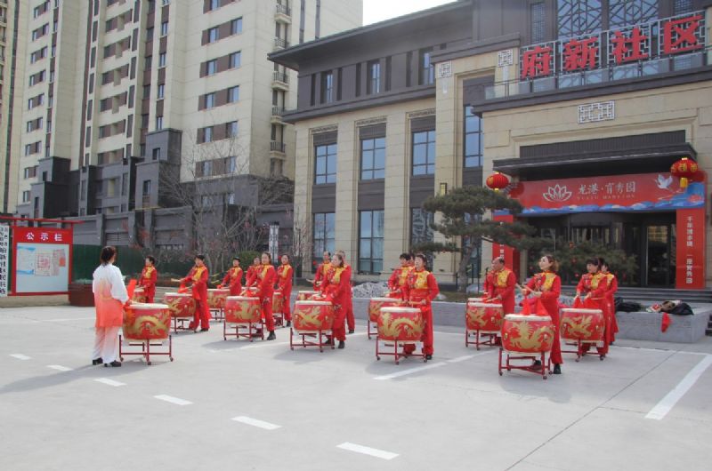 龍港·育秀園項(xiàng)目A區(qū)節(jié)后復(fù)工儀式暨“我們的中國夢 文化進(jìn)萬家”昌邑市2022文化惠民演出育秀園專場隆重舉行！